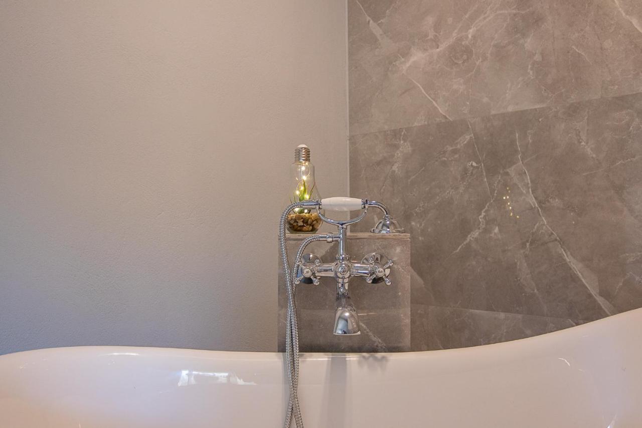Georgianna'S Suite With Private Pool , 'Greysuite' Kómbi Kültér fotó